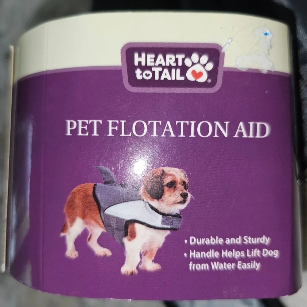 Heart to Tail Pet Flotation Aid with a shark fin! Size XS 5-15lbs